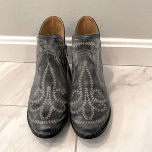 New Sterling River Gray Ankle Cowboy Booties Size 8.5 Women’s